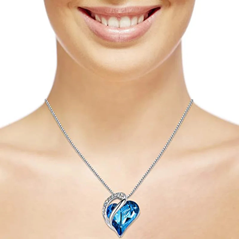 Luxury Women's Fashion Creative Heart Shaped Crystal Necklace Pendant